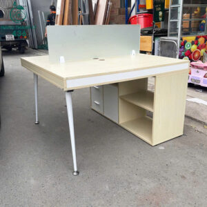 ban-lam-viec-van-phong-cu-1m2x1m2x75cm-co-vach-ngan