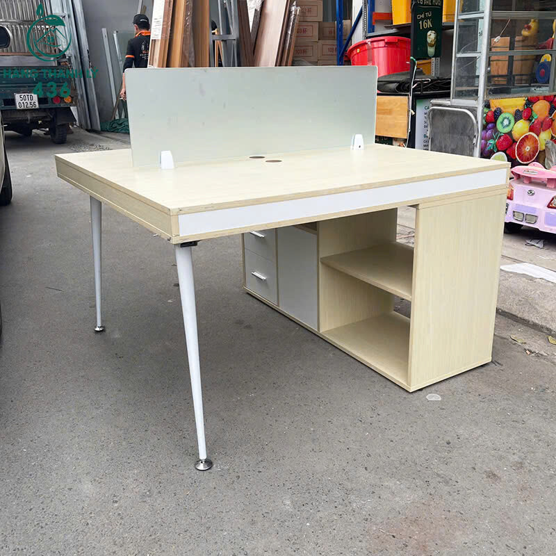Bàn Làm Việc Văn Phòng Cũ 1M2x1M2x75CM Có Vách Ngăn ban-lam-viec-van-phong-cu-1m2x1m2x75cm-co-vach-ngan-1 Bàn Làm Việc Văn Phòng Cũ 1M2x1M2x75CM Có Vách Ngăn