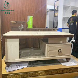 ban-sofa-mat-da-cu-sang-trong-de-lau-chui