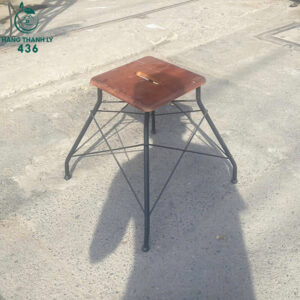 bo-ban-ghe-cafe-cu-mat-gach-bong-trang-tri