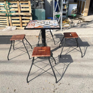 bo-ban-ghe-cafe-cu-mat-gach-bong-trang-tri