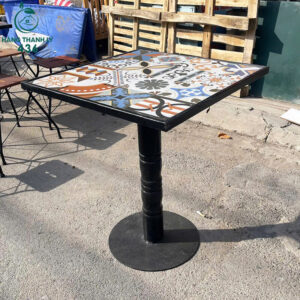 bo-ban-ghe-cafe-cu-mat-gach-bong-vuong