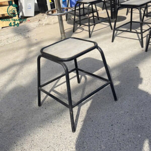 bo-ban-ghe-cafe-cu-mat-gach-bong-vuong