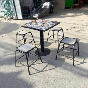 bo-ban-ghe-cafe-cu-mat-gach-bong-vuong