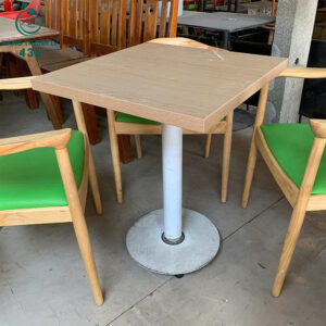 bo-ban-ghe-cafe-go-cu-4-ghe-nem-xanh