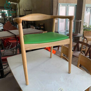 bo-ban-ghe-cafe-go-cu-4-ghe-nem-xanh