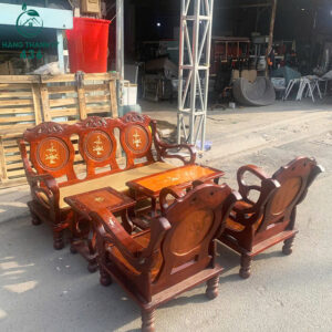 bo-ban-ghe-go-cu-cham-khac-hoa-van-sang-trong