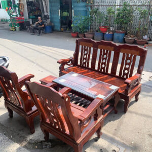 bo-ban-ghe-go-cu-phong-khach-cham-khac-truyen-thong