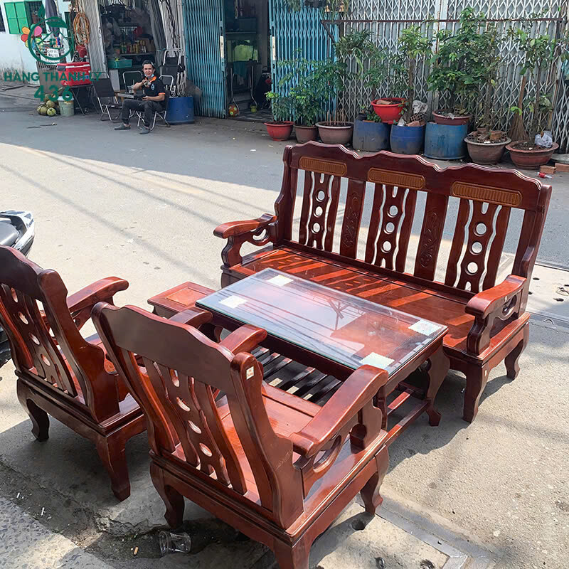 Bộ Bàn Ghế Gỗ Cũ Phòng Khách Chạm Khắc Truyền Thống bo-ban-ghe-go-cu-phong-khach-cham-khac-truyen-thong-1 Bộ Bàn Ghế Gỗ Cũ Phòng Khách Chạm Khắc Truyền Thống