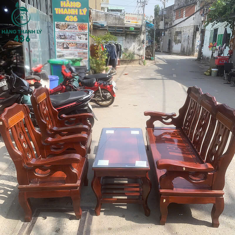 Bộ Bàn Ghế Gỗ Cũ Phòng Khách Chạm Khắc Truyền Thống bo-ban-ghe-go-cu-phong-khach-cham-khac-truyen-thong-3 Bộ Bàn Ghế Gỗ Cũ Phòng Khách Chạm Khắc Truyền Thống