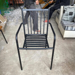 ghe-cafe-cu-khung-sat-mat-go-tua-lung-cong