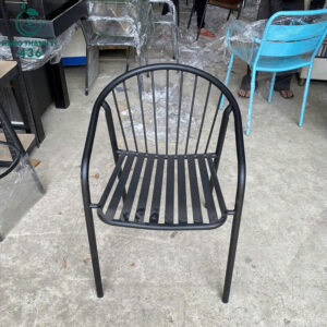 ghe-cafe-cu-khung-sat-mat-go-tua-lung-cong