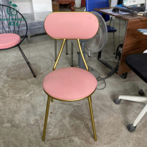 ghe-cafe-cu-khung-sat-mat-go-tua-lung-cong