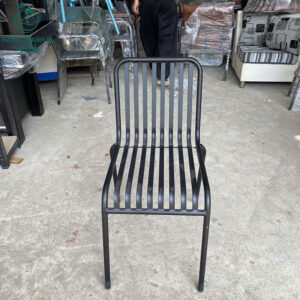 ghe-cafe-tim-nhung-khung-sat-ma-vang-moi-99