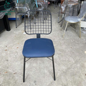 ghe-cafe-tim-nhung-khung-sat-ma-vang-moi-99