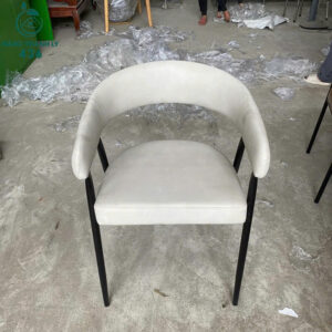 ghe-cafe-tim-nhung-khung-sat-ma-vang-moi-99