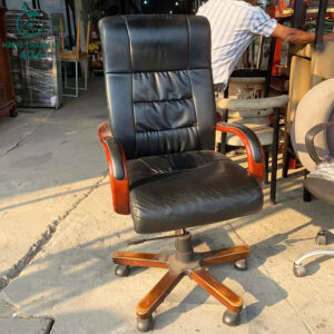 ghe-giam-doc-da-cu-chan-go-cao-cap