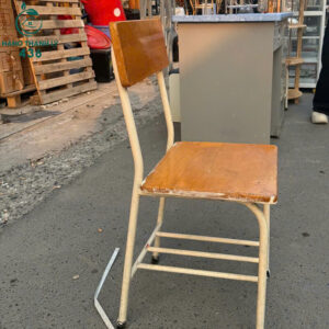 ghe-hoc-sinh-khung-sat-mat-go-cu