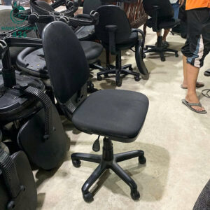 ghe-lam-viec-cu-chan-xoay-co-banh-xe