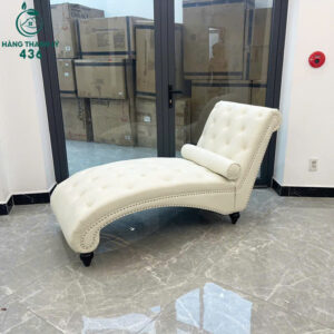 ghe-thu-gian-dang-nam-boc-vai-cu