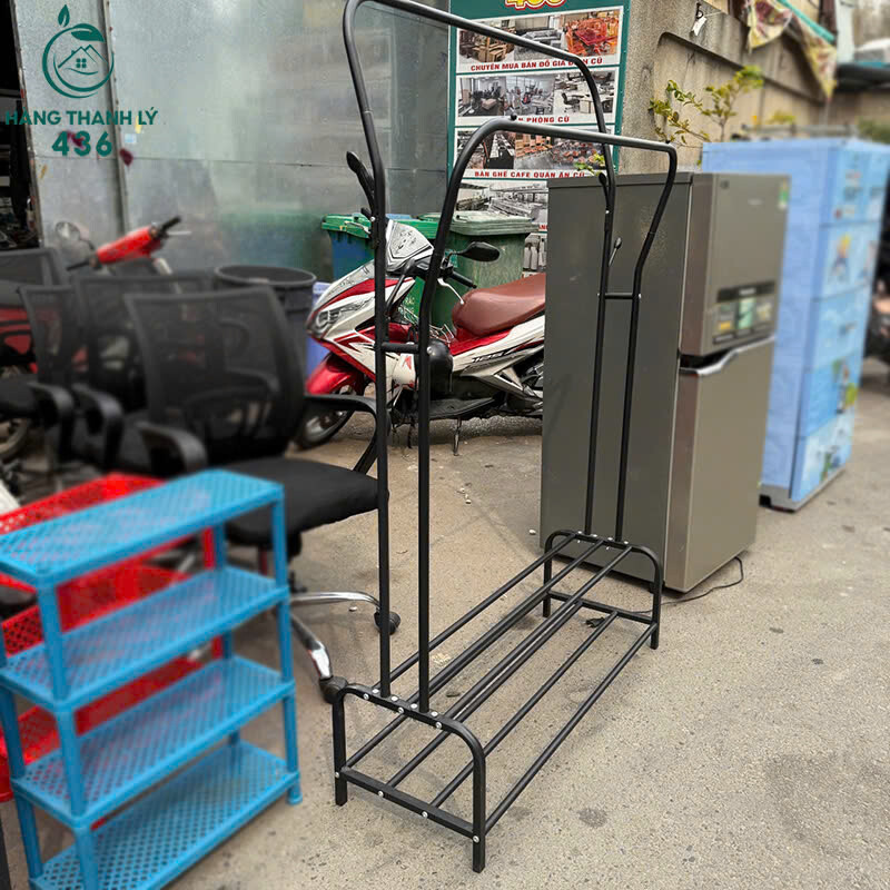 Giá Treo Quần Áo Cũ Khung Sắt Có Kệ Dưới gia-treo-quan-ao-khung-sat-co-ke-duoi-1 Giá Treo Quần Áo Cũ Khung Sắt Có Kệ Dưới