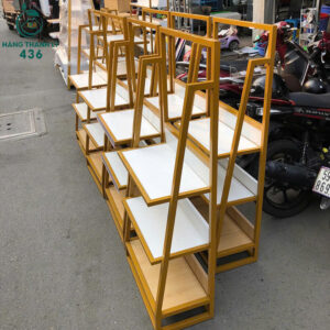 ke-trung-bay-cu-60cmx30cmx1m35-khung-sat-mau-vang