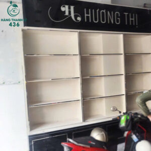 ke-trung-bay-go-cu-mau-trang-don-gian