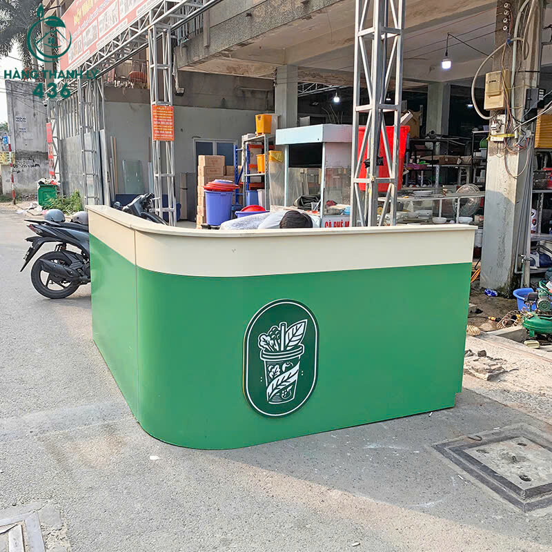 Quầy Lễ Tân Gỗ Cũ 1M6x1M5 Màu Xanh Đơn Giản quay-le-tan-go-cu-1m6x1m5-mau-xanh-don-gian-1 Quầy Lễ Tân Gỗ Cũ 1M6x1M5 Màu Xanh Đơn Giản