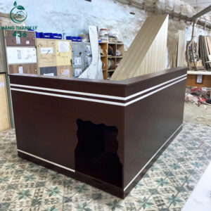 quay-tiep-tan-van-phong-mau-nau-dam