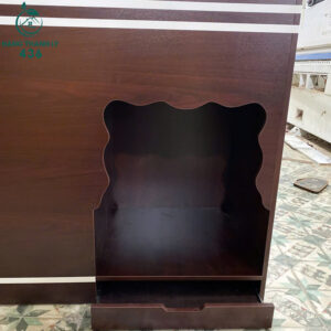 quay-tiep-tan-van-phong-mau-nau-dam