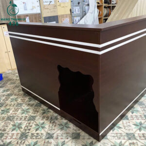 quay-tiep-tan-van-phong-mau-nau-dam