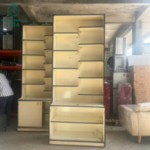 tu-ke-trung-bay-cu-nhieu-tang-chia-ngan