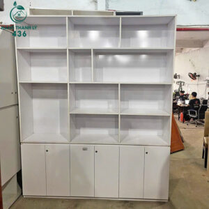 tu-trung-bay-cu-2mx2m4x40cm-mau-trang-de-phoi