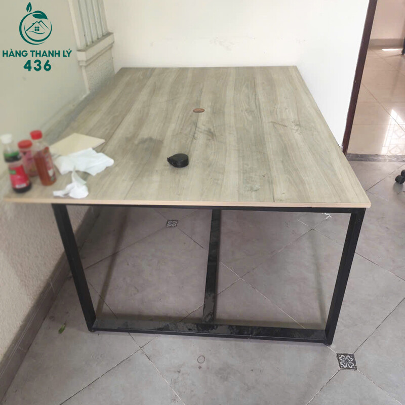 Bàn Họp Cũ 1M6X1M2X75CM Mặt Gỗ Vân Xám Dễ Phối ban-hop-cu-1m6x1m2x75cm-mat-go-van-xam-de-phoi-2 Bàn Họp Cũ 1M6X1M2X75CM Mặt Gỗ Vân Xám Dễ Phối