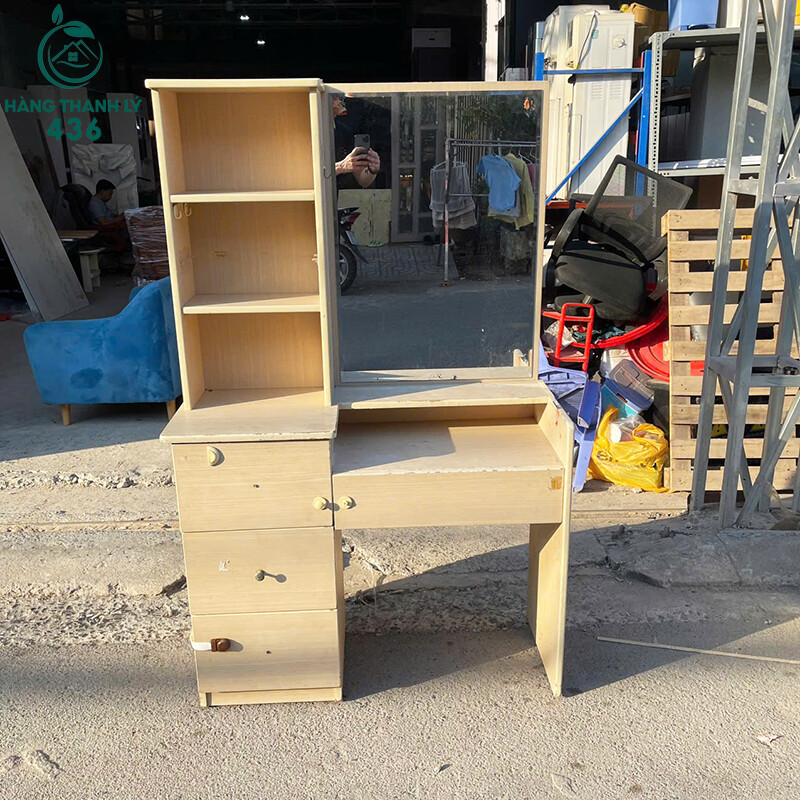 Bàn Trang Điểm Cũ Có Gương Soi Vuông ban-trang-diem-cu-co-guong-soi-vuong-1 Bàn Trang Điểm Cũ Có Gương Soi Vuông