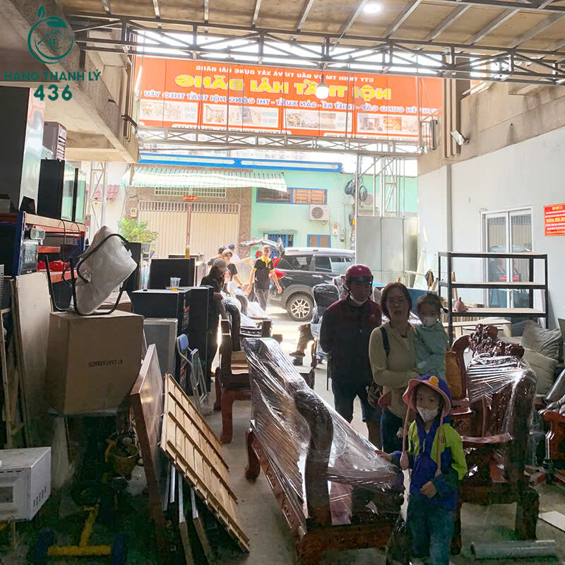 cuoi-nam-ghe-hang-thanh-ly-436-la-thay-khong-khi-mua-sam-ron-rang-lien Không Khí Mua Sắm Cuối Năm Nhộn Nhịp Tại Hàng Thanh Lý 436  