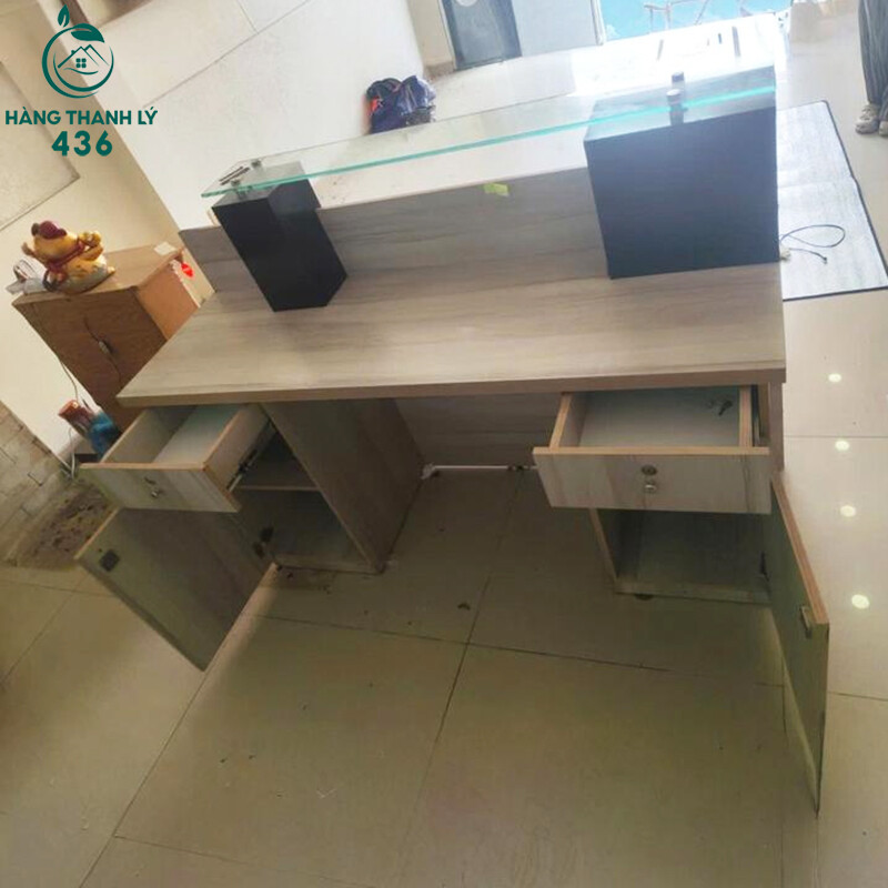 Quầy Lễ Tân Cũ 1M6X1M1X60CM Gỗ Màu Sáng Có Kính quay-le-tan-cu-1m6x1m1x60cm-go-mau-sang-co-kinh-1 Quầy Lễ Tân Cũ 1M6X1M1X60CM Gỗ Màu Sáng Có Kính