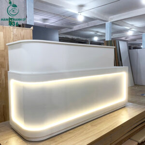 Quầy Lễ Tân Màu Trắng Bo Cong Có Đèn LED Mới 99%