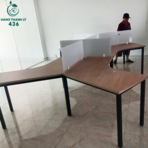 ban-lam-viec-cu-chia-o-4-nguoi-tien-loi-1-300x300 Mua Bán Bàn Ghế Cũ, Nội Thất Cũ Tại TPHCM  