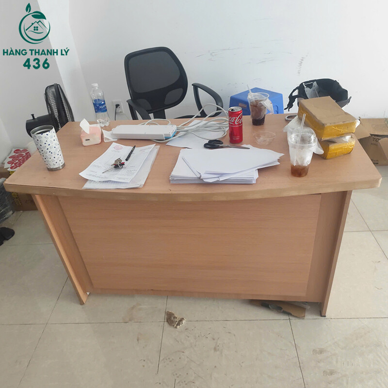 Bàn Làm Việc Cũ Thiết Kế Mặt Cong ban-lam-viec-cu-thiet-ke-luon-cong-toi-uu-dien-tich-1 Bàn Làm Việc Cũ Thiết Kế Mặt Cong