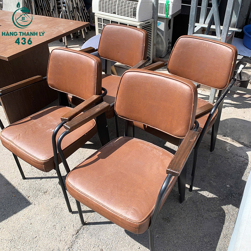 Ghế Cafe Cũ Da Nâu Tay Bọc Gỗ Đẹp Mắt ghe-cafe-cu-da-nau-tay-boc-go-dep-mat-1 Ghế Cafe Cũ Da Nâu Tay Bọc Gỗ Đẹp Mắt