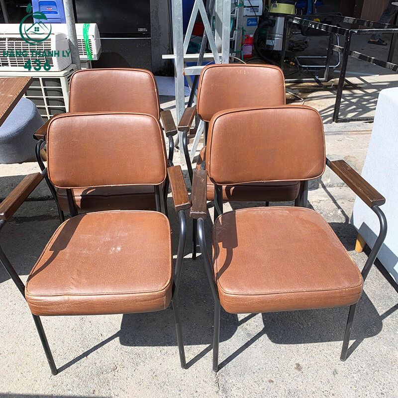 Ghế Cafe Cũ Da Nâu Tay Bọc Gỗ Đẹp Mắt ghe-cafe-cu-da-nau-tay-boc-go-dep-mat-2 Ghế Cafe Cũ Da Nâu Tay Bọc Gỗ Đẹp Mắt