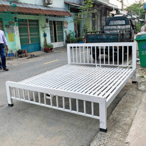 Giường Cũ Sắt Màu Trắng 1M8X2M