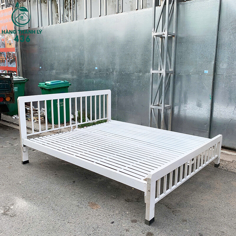 Giường Cũ Sắt Màu Trắng 1M8X2M giuong-cu-sat-mau-trang-1m8x2m-3 Giường Cũ Sắt Màu Trắng 1M8X2M