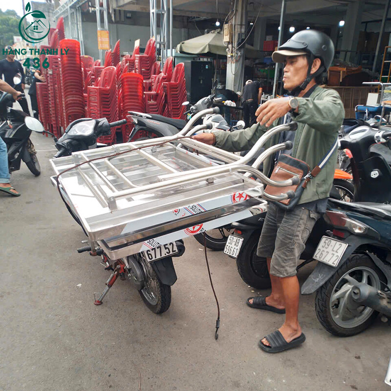 ke-inox-duoc-van-chuyen-ra-khoi-kho-chuan-bi-giao-hang-nhanh-chong-1 Hàng Thanh Lý 436 Hoạt Động Xuất Nhập Kho Tấp Nập Đầu Năm  