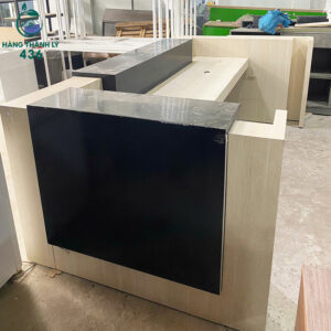 Quầy Lễ Tân Cũ 3M2X1M5X1M Vân Gỗ Đen Sang Trọng