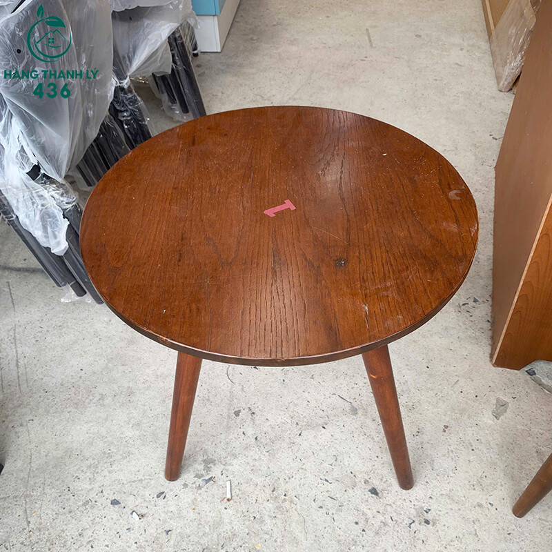 Bàn Cafe Tròn 3 Chân Gỗ Cũ Màu Nâu Sẫm ban-cafe-tron-3-chan-go-cu-mau-nau-sam-1 Bàn Cafe Tròn 3 Chân Gỗ Cũ Màu Nâu Sẫm