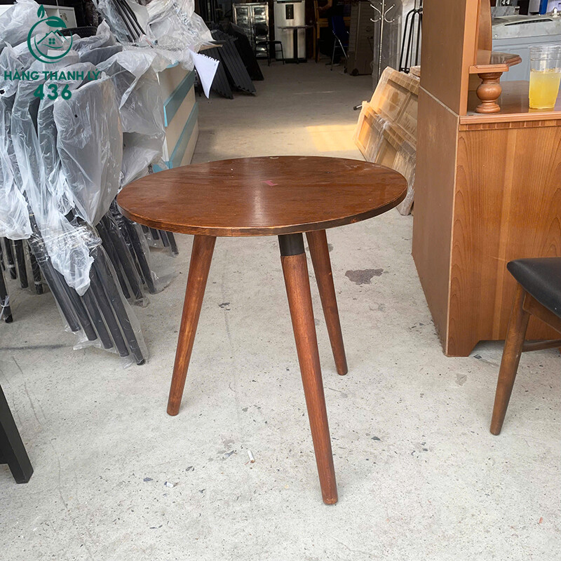 Bàn Cafe Tròn 3 Chân Gỗ Cũ Màu Nâu Sẫm ban-cafe-tron-3-chan-go-cu-mau-nau-sam-5 Bàn Cafe Tròn 3 Chân Gỗ Cũ Màu Nâu Sẫm