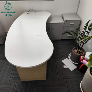 ban-giam-doc-cu-1m8x1m1x75cm-thiet-ke-hinh-bau-duc-3-300x300 Mua Bán Bàn Ghế Cũ, Nội Thất Cũ Tại TPHCM  