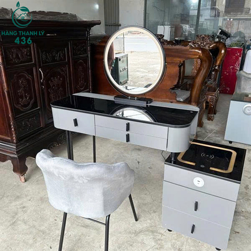 Bộ Bàn Trang Điểm Gương Led Tròn Hiện Đại Mới 99% bo-ban-trang-diem-guong-led-tron-hien-dai-moi-99 Bộ Bàn Trang Điểm Gương Led Tròn Hiện Đại Mới 99%